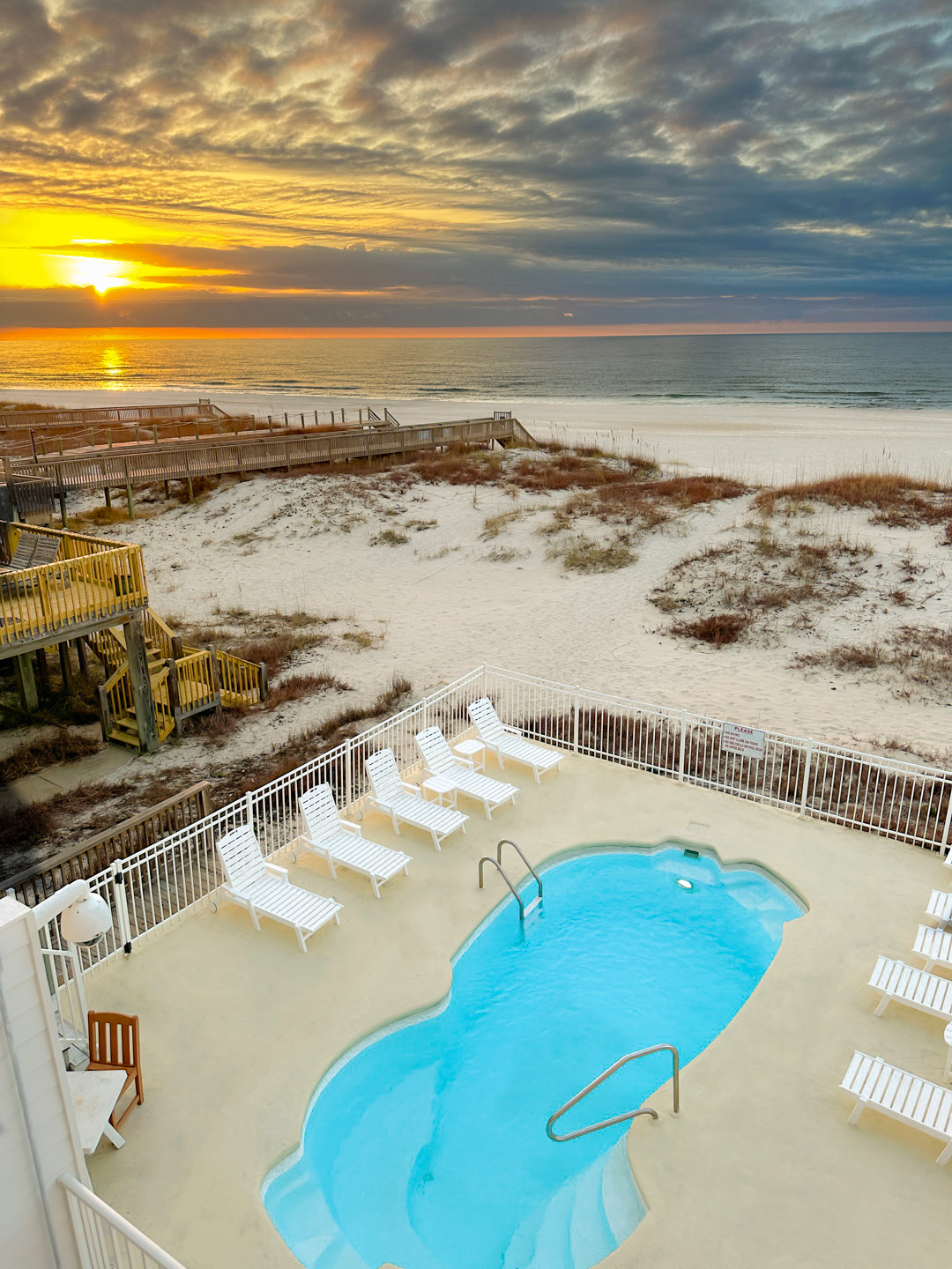 Dolphin View Duplex A - Beachfront Pool - Pet Friendly -4br photo 3