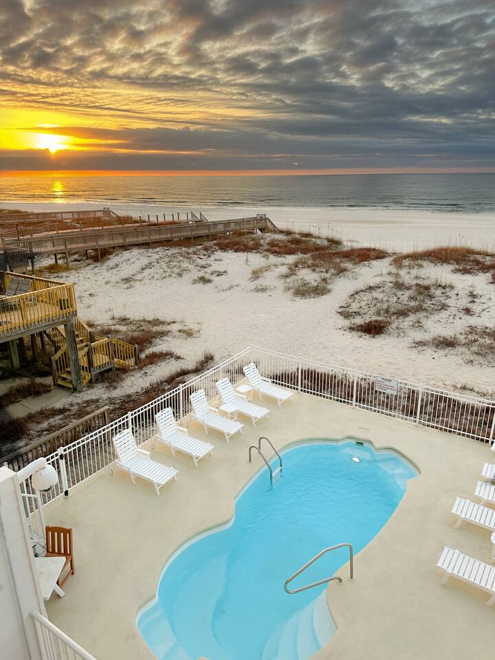 Dolphin View Duplex - GulfShores *Beachside *Pool photo 4